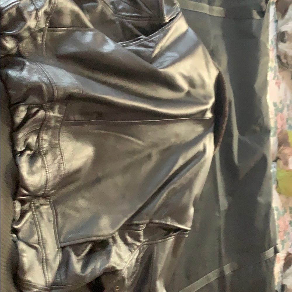 Leather jacket - Picture 7 of 7